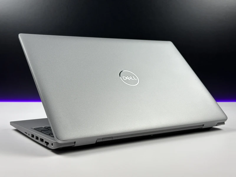 Dell Latitude 5530 - procesor i7-1255U, ekran 15,6" – wydajny laptop biznesowy do pracy biurowej i mobilnej, zapewniający płynną wielozadaniowość.