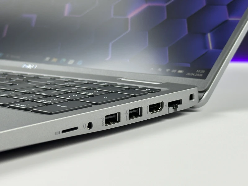 Dell Latitude 5530 - procesor i7-1255U, ekran 15,6" – wydajny laptop biznesowy do pracy biurowej i mobilnej, zapewniający płynną wielozadaniowość.