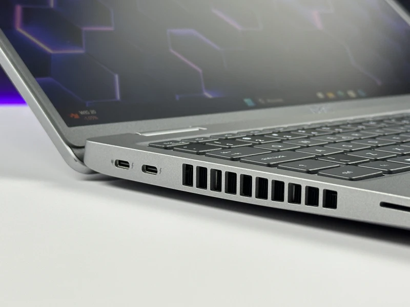 Dell Latitude 5530 - procesor i7-1255U, ekran 15,6" – wydajny laptop biznesowy do pracy biurowej i mobilnej, zapewniający płynną wielozadaniowość.