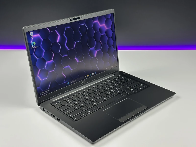 Dell Latitude 7400 - procesor i5-8365U, ekran 14" FHD – kompaktowy laptop biznesowy z klawiaturą US/QWERTY PL do pracy mobilnej i biurowej.