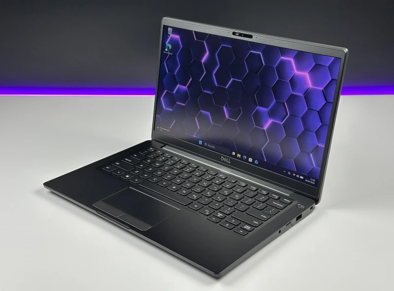 Dell Latitude 7400 - procesor i5-8365U, ekran 14" FHD – kompaktowy laptop biznesowy z klawiaturą US/QWERTY PL do pracy mobilnej i biurowej.