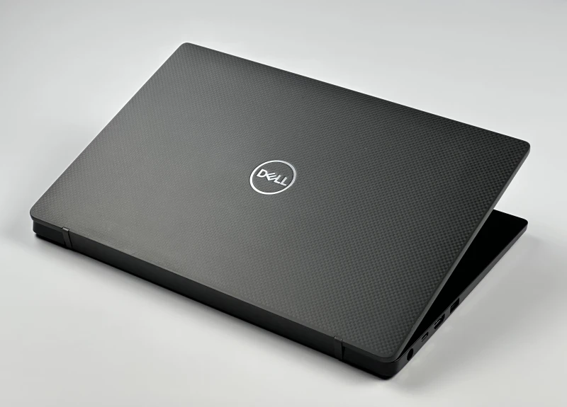 Dell Latitude 7400 - procesor i5-8365U, ekran 14" FHD – kompaktowy laptop biznesowy z klawiaturą US/QWERTY PL do pracy mobilnej i biurowej.