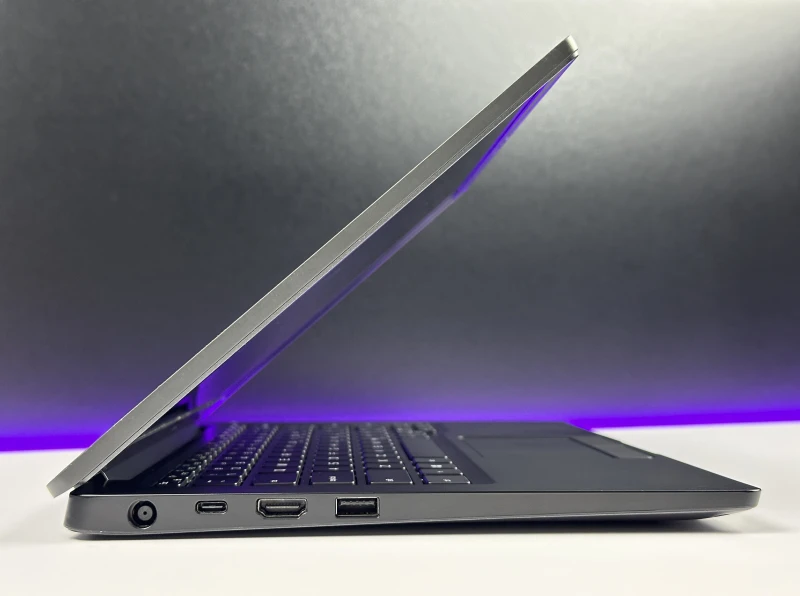 Dell Latitude 7400 - procesor i5-8365U, ekran 14" FHD – kompaktowy laptop biznesowy z klawiaturą US/QWERTY PL do pracy mobilnej i biurowej.