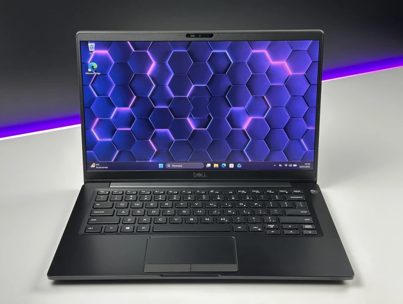 Dell Latitude 7400 - procesor i5-8365U, ekran 14" FHD – kompaktowy laptop biznesowy z klawiaturą US/QWERTY PL do pracy mobilnej i biurowej.