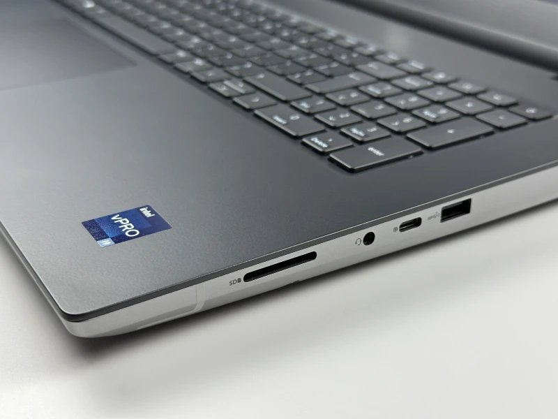 Dell Precision 7770 - procesor i9-12950HX, karta RTX A5500, ekran 17,3" – topowa mobilna stacja robocza do CAD, 3D i zaawansowanych projektów.