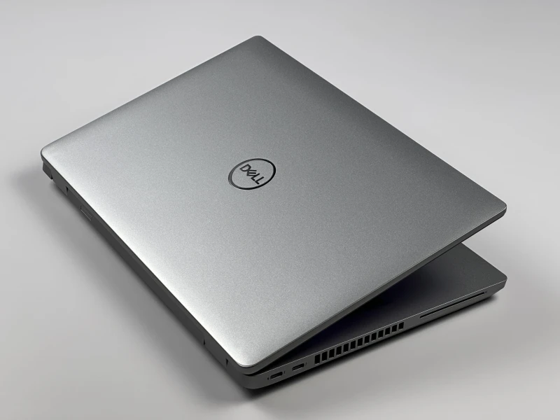 Dell Latitude 5431 - procesor i5-1250P, dotykowy ekran 14" FHD – wydajny laptop biznesowy z klawiaturą US/QWERTY PL do pracy mobilnej i codziennej.