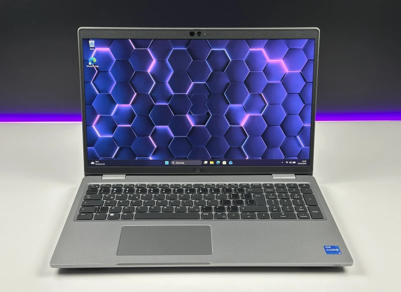 Dell Latitude 5530 – i5-1235U, LTE i ekran FHD 15,6". Nowoczesny laptop biznesowy do pracy mobilnej, wideorozmów i codziennych zadań.