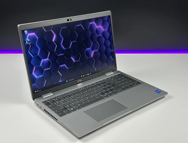 Dell Latitude 5530 – i5-1235U, LTE i ekran FHD 15,6". Nowoczesny laptop biznesowy do pracy mobilnej, wideorozmów i codziennych zadań.