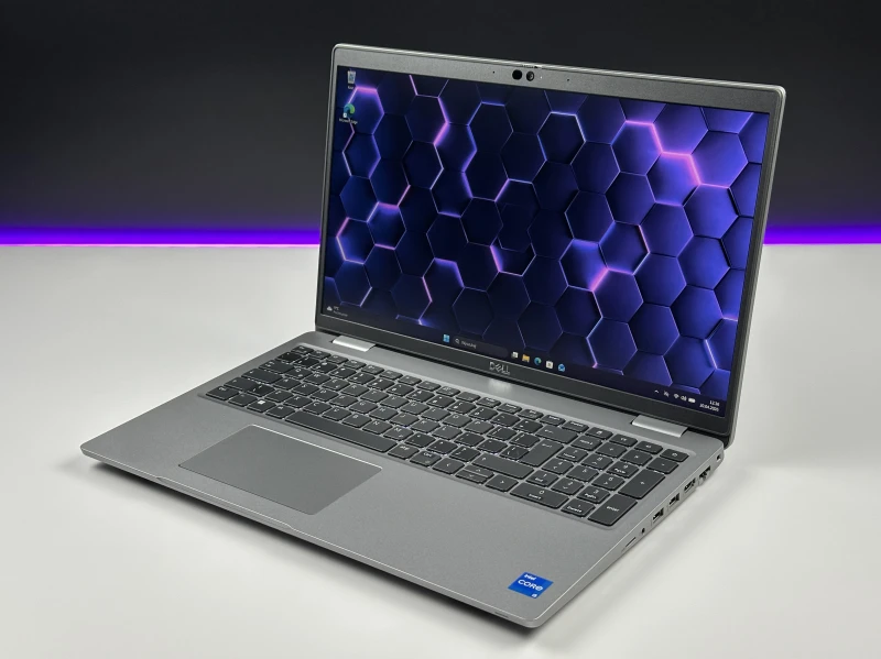 Dell Latitude 5530 – i5-1235U, LTE i ekran FHD 15,6". Nowoczesny laptop biznesowy do pracy mobilnej, wideorozmów i codziennych zadań.