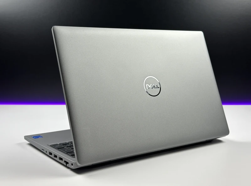 Dell Latitude 5530 – i5-1235U, LTE i ekran FHD 15,6". Nowoczesny laptop biznesowy do pracy mobilnej, wideorozmów i codziennych zadań.