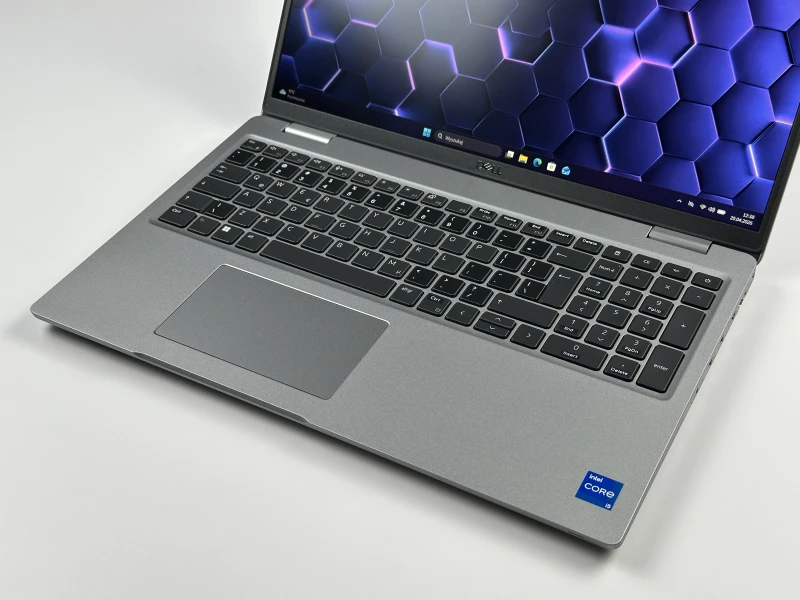 Dell Latitude 5530 – i5-1235U, LTE i ekran FHD 15,6". Nowoczesny laptop biznesowy do pracy mobilnej, wideorozmów i codziennych zadań.