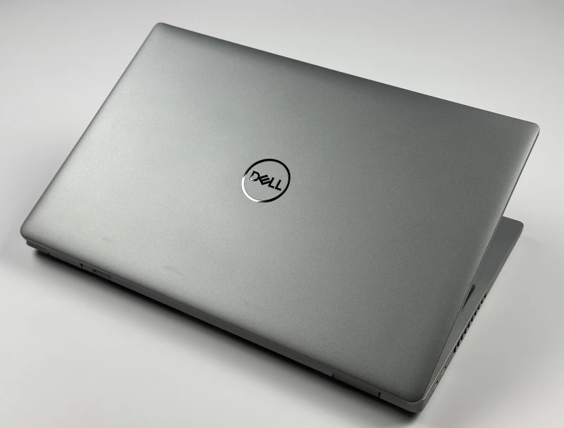 Dell Latitude 5530 – i5-1235U, LTE i ekran FHD 15,6". Nowoczesny laptop biznesowy do pracy mobilnej, wideorozmów i codziennych zadań.