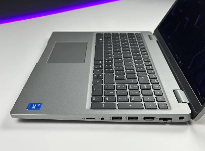 Dell Latitude 5530 – i5-1235U, LTE i ekran FHD 15,6". Nowoczesny laptop biznesowy do pracy mobilnej, wideorozmów i codziennych zadań.