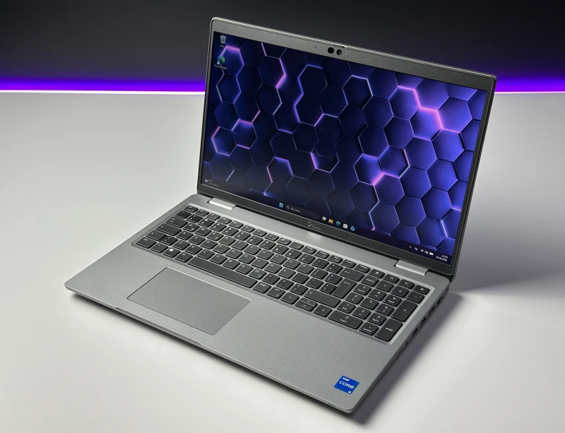 Dell Latitude 5530 – i5-1235U, LTE i ekran FHD 15,6". Nowoczesny laptop biznesowy do pracy mobilnej, wideorozmów i codziennych zadań.