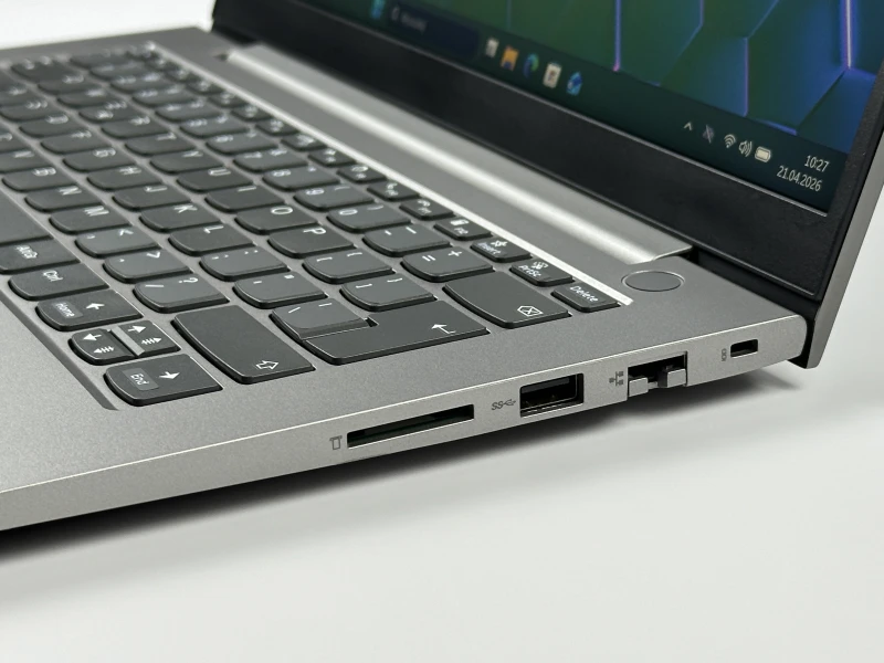 Lenovo ThinkBook 14 G3 ACL - procesor Ryzen 7 5700U, 36GB/512GB – wydajny laptop biznesowy z Radeon Graphics i czytnikiem linii papilarnych.