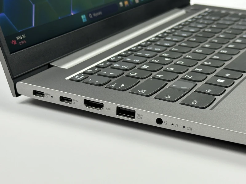 Lenovo ThinkBook 14 G3 ACL - procesor Ryzen 7 5700U, 36GB/512GB – wydajny laptop biznesowy z Radeon Graphics i czytnikiem linii papilarnych.