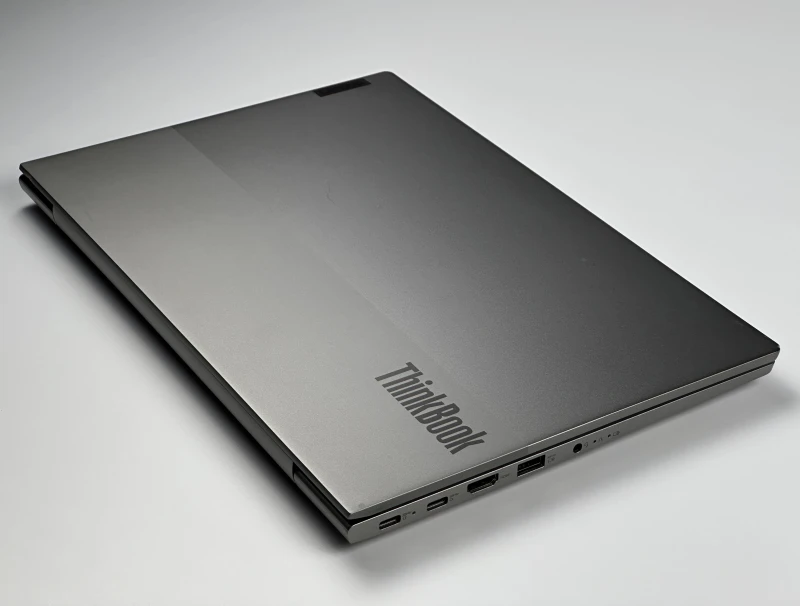 Lenovo ThinkBook 14 G3 ACL - procesor Ryzen 7 5700U, 36GB/512GB – wydajny laptop biznesowy z Radeon Graphics i czytnikiem linii papilarnych.