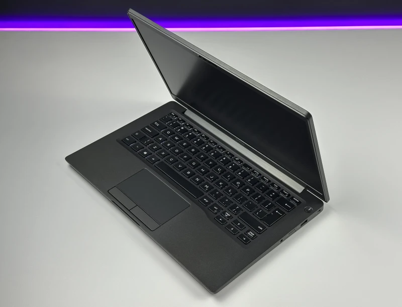 Dell Latitude 7400 - procesor i5-8365U, ekran 14" FHD. Biznesowy ultrabook z lekką obudową Carbon – idealny do pracy mobilnej i biura.