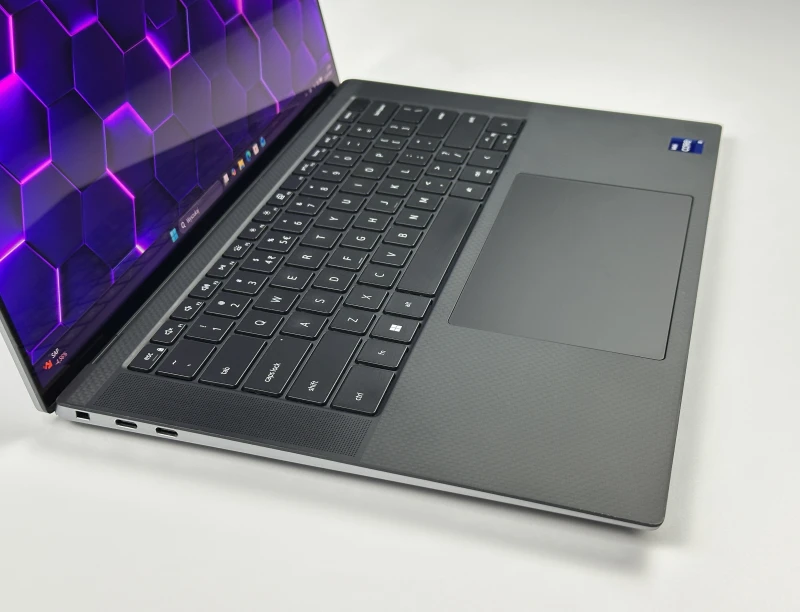 Dell Precision 5570 - procesor i9-12900H, 15.6" 4K UHD+, RTX A2000. Mobilna stacja robocza do CAD, 3D i projektowania, klawiatura US/QWERTY PL.