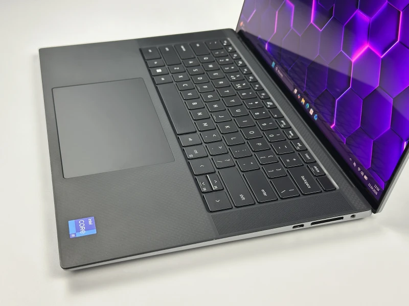 Dell Precision 5570 - procesor i9-12900H, 15.6" 4K UHD+, RTX A2000. Mobilna stacja robocza do CAD, 3D i projektowania, klawiatura US/QWERTY PL.