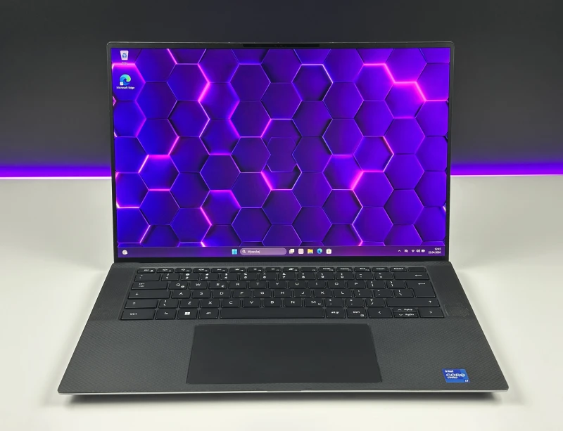 Dell Precision 5560 | i7-11850H, RTX A2000 – stacja robocza łącząca smukłą konstrukcję z ogromną mocą do projektów CAD, 3D i pracy kreatywnej.