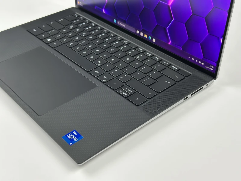 Dell Precision 5560 | i7-11850H, RTX A2000 – stacja robocza łącząca smukłą konstrukcję z ogromną mocą do projektów CAD, 3D i pracy kreatywnej.