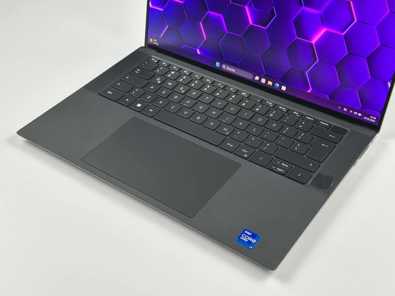 Dell Precision 5560 | i7-11850H, RTX A2000 – stacja robocza łącząca smukłą konstrukcję z ogromną mocą do projektów CAD, 3D i pracy kreatywnej.