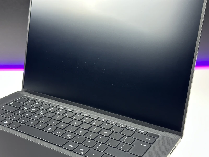 Dell Precision 5560 | i7-11850H, RTX A2000 – stacja robocza łącząca smukłą konstrukcję z ogromną mocą do projektów CAD, 3D i pracy kreatywnej.