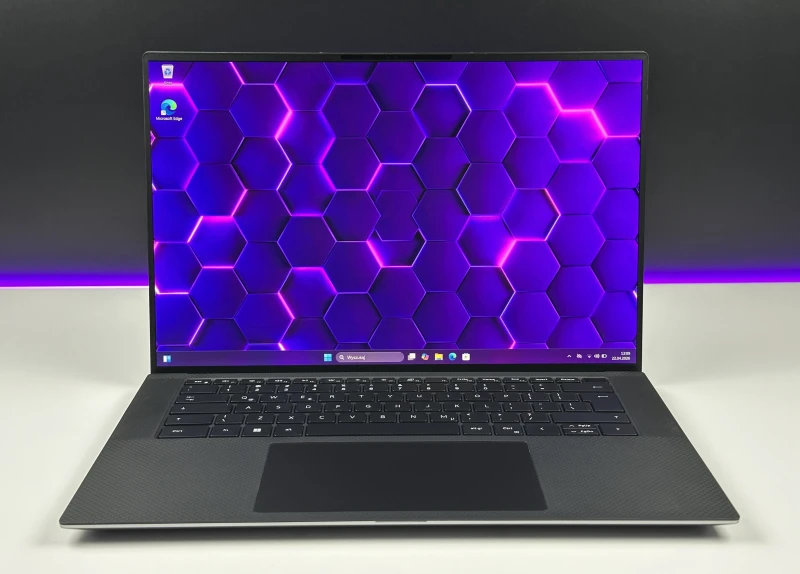 Dell Precision 5560 | i7-11850H, RTX A2000 – stacja robocza łącząca smukłą konstrukcję z ogromną mocą do projektów CAD, 3D i pracy kreatywnej.