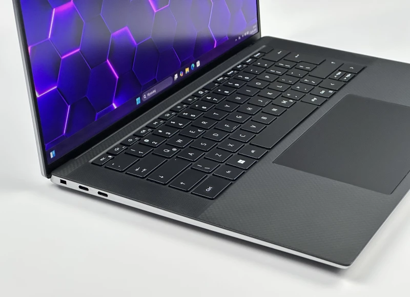 Dell Precision 5560 | i7-11850H, RTX A2000 – stacja robocza łącząca smukłą konstrukcję z ogromną mocą do projektów CAD, 3D i pracy kreatywnej.