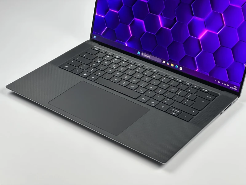 Dell Precision 5560 | i7-11850H, RTX A2000 – stacja robocza łącząca smukłą konstrukcję z ogromną mocą do projektów CAD, 3D i pracy kreatywnej.