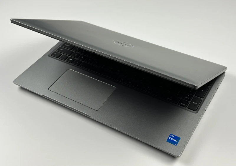 Dell Precision 3561 i5-11400H, T600 (4GB), dotykowa matryca 15,6" FHD – mobilna stacja robocza do CAD i projektowania z klawiaturą US.