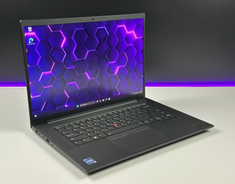 Lenovo ThinkPad P1 Gen 6 i9-13900H, RTX 2000 Ada, 16" FHD+, DDR5 – mobilna stacja robocza z Wi-Fi 6E i klawiaturą US do pracy profesjonalnej.