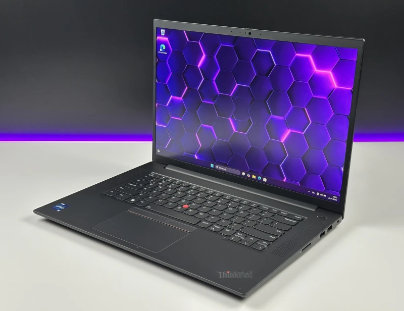 Lenovo ThinkPad P1 Gen 6 i9-13900H, RTX 2000 Ada, 16" FHD+, DDR5 – mobilna stacja robocza z Wi-Fi 6E i klawiaturą US do pracy profesjonalnej.