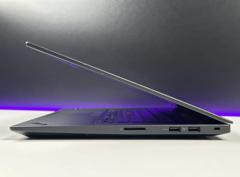 Lenovo ThinkPad P1 Gen 6 i9-13900H, RTX 2000 Ada, 16" FHD+, DDR5 – mobilna stacja robocza z Wi-Fi 6E i klawiaturą US do pracy profesjonalnej.