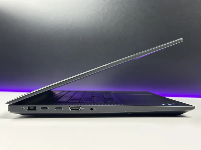 Lenovo ThinkPad P1 Gen 6 i9-13900H, RTX 2000 Ada, 16" FHD+, DDR5 – mobilna stacja robocza z Wi-Fi 6E i klawiaturą US do pracy profesjonalnej.