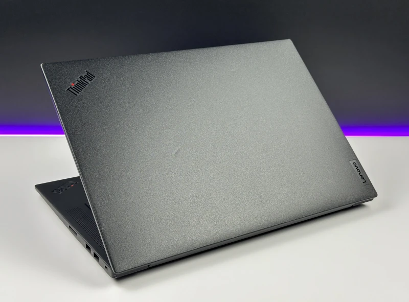 Lenovo ThinkPad P1 Gen 6 i9-13900H, RTX 2000 Ada, 16" FHD+, DDR5 – mobilna stacja robocza z Wi-Fi 6E i klawiaturą US do pracy profesjonalnej.