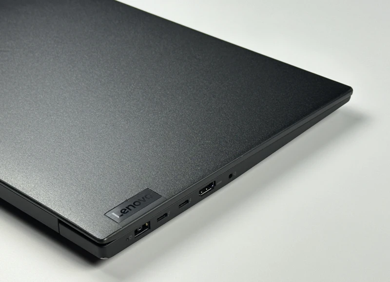 Lenovo ThinkPad P1 Gen 6 i9-13900H, RTX 2000 Ada, 16" FHD+, DDR5 – mobilna stacja robocza z Wi-Fi 6E i klawiaturą US do pracy profesjonalnej.