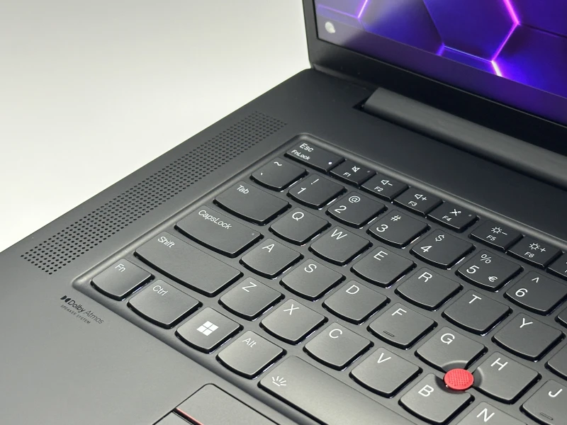 Lenovo ThinkPad P1 Gen 6 i9-13900H, RTX 2000 Ada, 16" FHD+, DDR5 – mobilna stacja robocza z Wi-Fi 6E i klawiaturą US do pracy profesjonalnej.