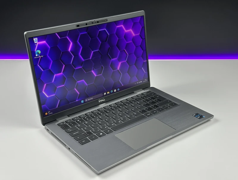 Dell Latitude 7420 - procesor i5-1135G7, 8GB RAM, 14" FHD. Aluminiowa obudowa i czytnik linii papilarnych – lekki laptop biznesowy do pracy mobilnej.