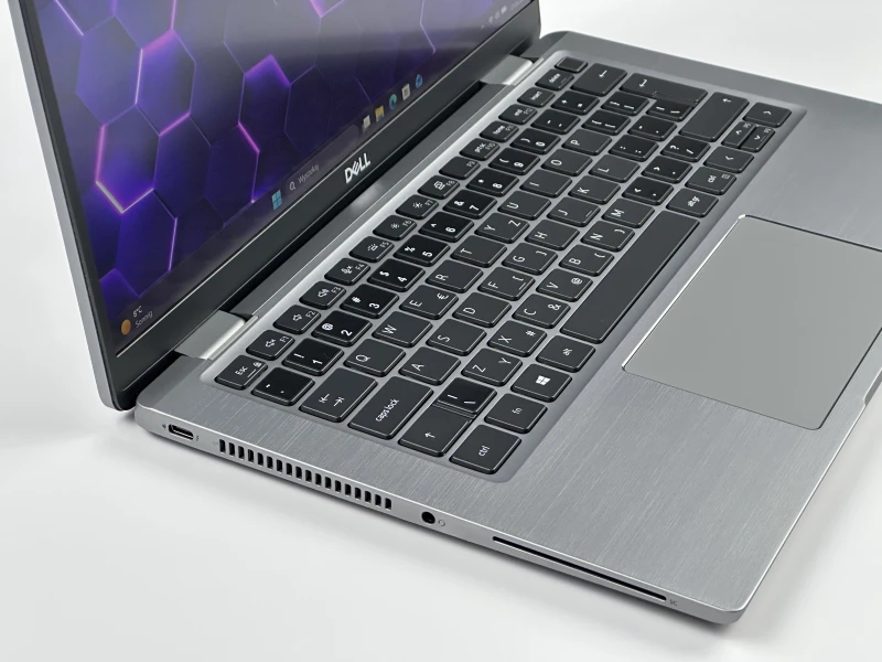 Dell Latitude 7420 - procesor i5-1135G7, 8GB RAM, 14" FHD. Aluminiowa obudowa i czytnik linii papilarnych – lekki laptop biznesowy do pracy mobilnej.