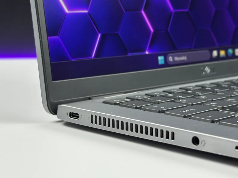 Dell Latitude 7420 - procesor i5-1135G7, 8GB RAM, 14" FHD. Aluminiowa obudowa i czytnik linii papilarnych – lekki laptop biznesowy do pracy mobilnej.