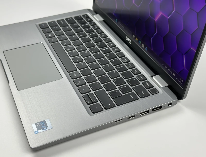 Dell Latitude 7420 - procesor i5-1135G7, 8GB RAM, 14" FHD. Aluminiowa obudowa i czytnik linii papilarnych – lekki laptop biznesowy do pracy mobilnej.