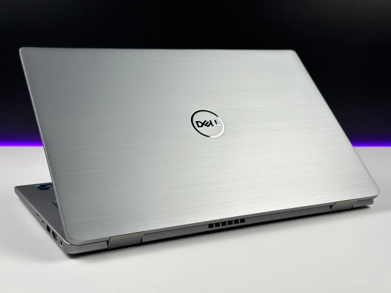 Dell Latitude 7420 - procesor i5-1135G7, 8GB RAM, 14" FHD. Aluminiowa obudowa i czytnik linii papilarnych – lekki laptop biznesowy do pracy mobilnej.