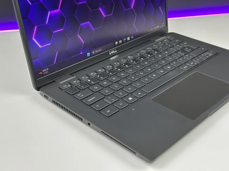 Dell Latitude 7420 z i5-1145G7 i dotykowym ekranem FHD – smukły i funkcjonalny ultrabook biznesowy do pracy mobilnej i zadań biurowych.