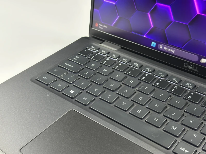 Dell Latitude 7420 z i5-1145G7 i dotykowym ekranem FHD – smukły i funkcjonalny ultrabook biznesowy do pracy mobilnej i zadań biurowych.