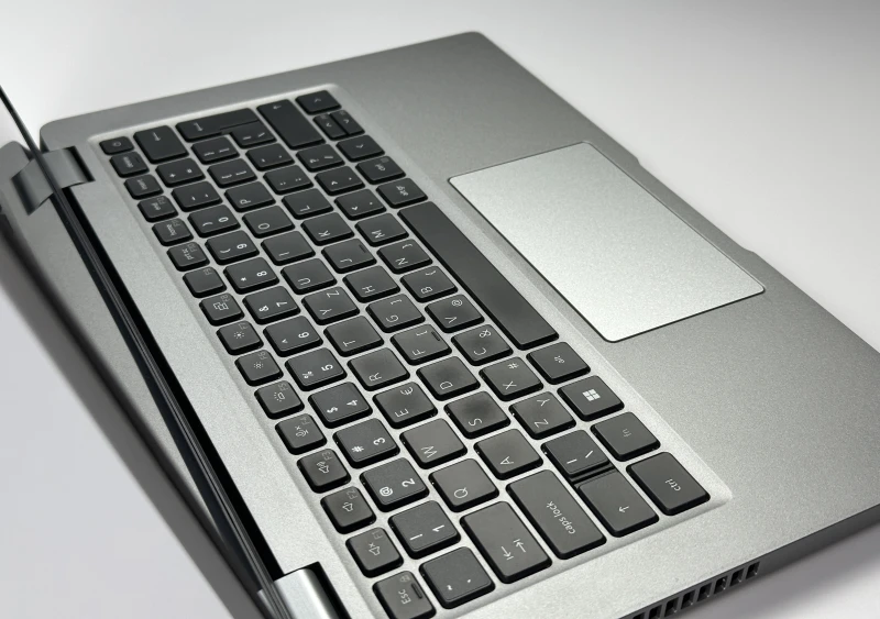 Dell Latitude 5420 z i5-1135G7 – wydajny laptop biznesowy do pracy biurowej, nauki i codziennych zadań. Mobilny, szybki, niezawodny i profesjonalny.