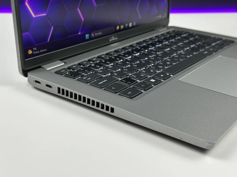 Dell Latitude 5420 z i5-1135G7 – wydajny laptop biznesowy do pracy biurowej, nauki i codziennych zadań. Mobilny, szybki, niezawodny i profesjonalny.