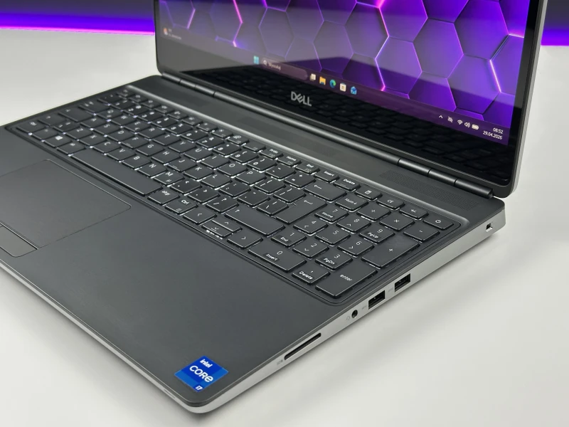 Dell Precision 7560 - procesor i7-11800H, 15.6" dotykowy ekran, RTX A2000. Profesjonalna stacja robocza do CAD, 3D i zaawansowanych zastosowań.