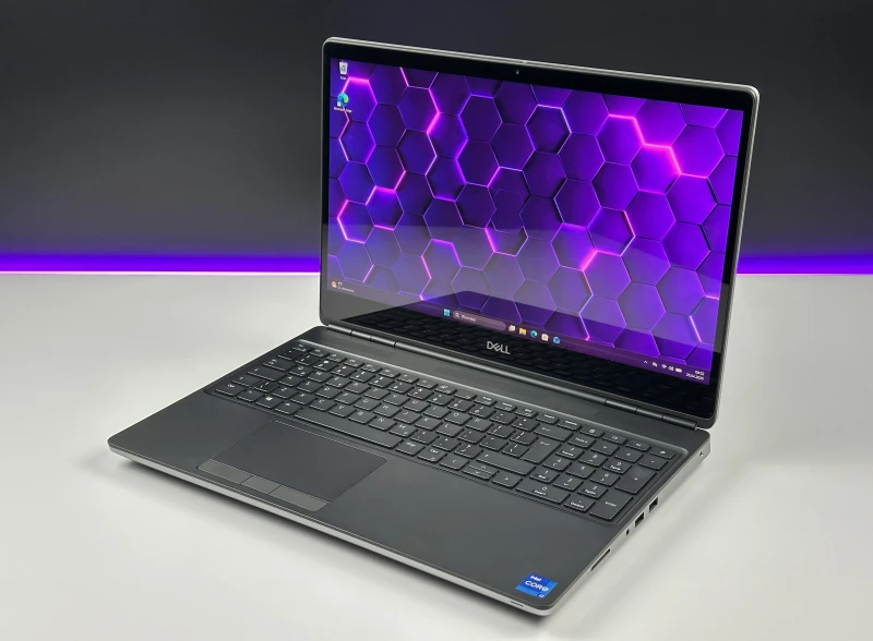 Dell Precision 7560 - procesor i7-11800H, 15.6" dotykowy ekran, RTX A2000. Profesjonalna stacja robocza do CAD, 3D i zaawansowanych zastosowań.